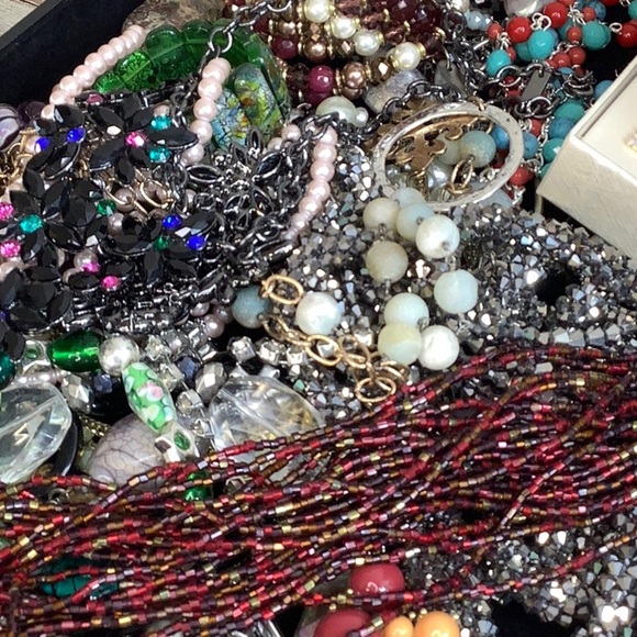 10/2 jewelry show listing
$10 minimum - Picture 1 of 16